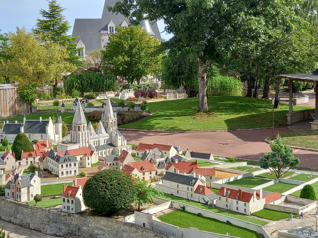 Parc Mini-Châteaux-昂布瓦斯必去景点