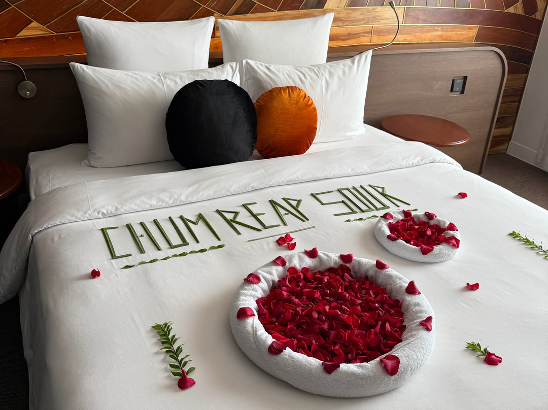 Sun & Moon, Riverside Hotel主图