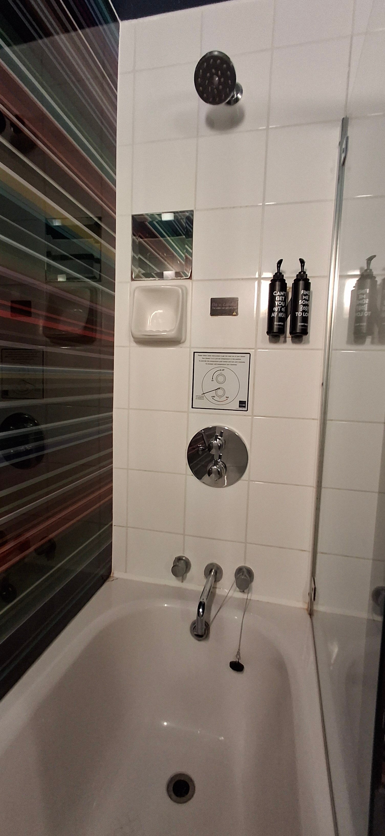 Village Hotel Swindon-浴室