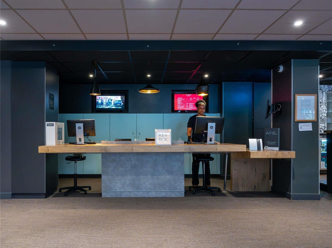 叙雷讷酒店住宿-宜必思巴黎苏雷斯尼桥酒店