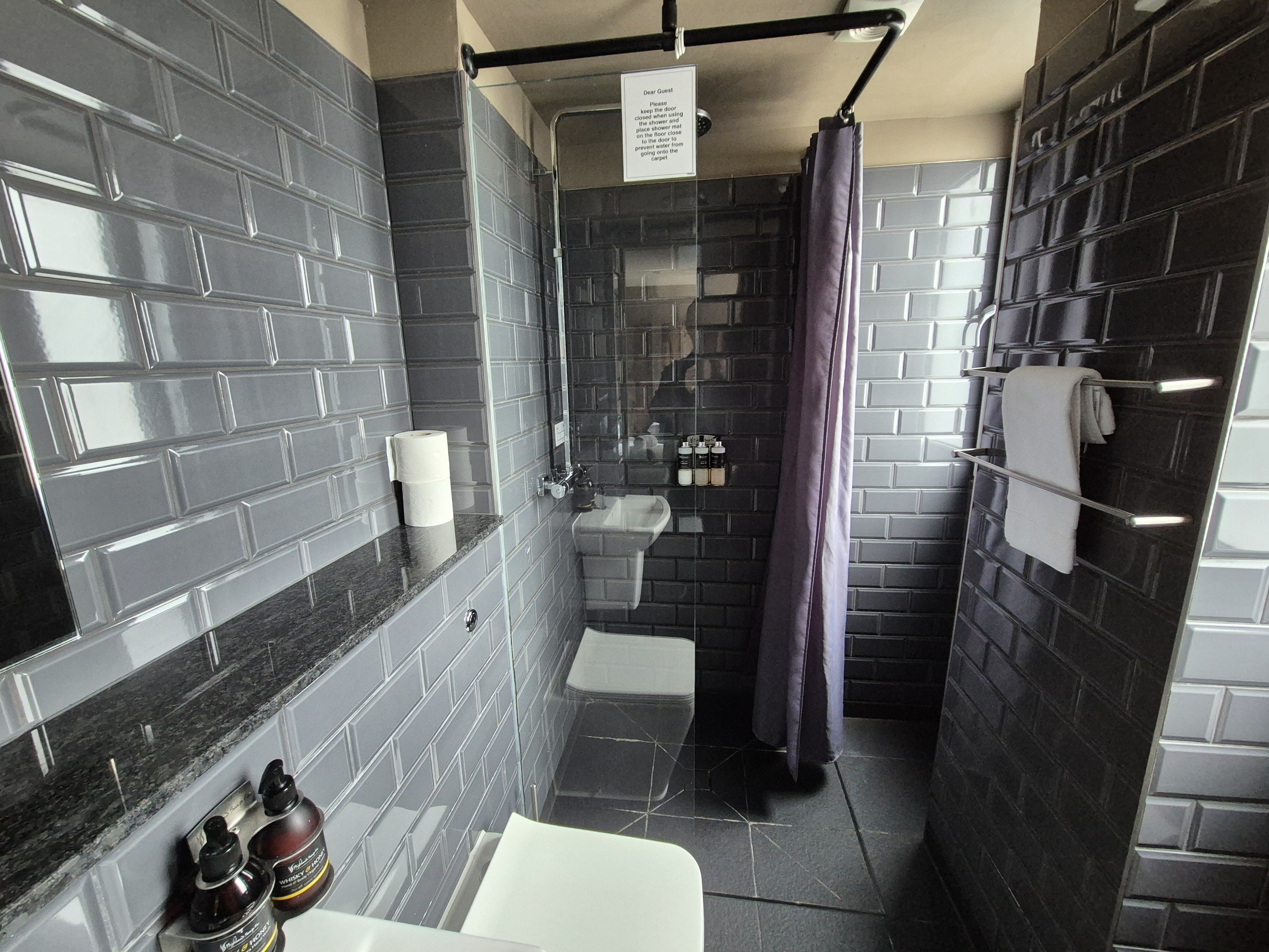 The Garrison Hotel-浴室