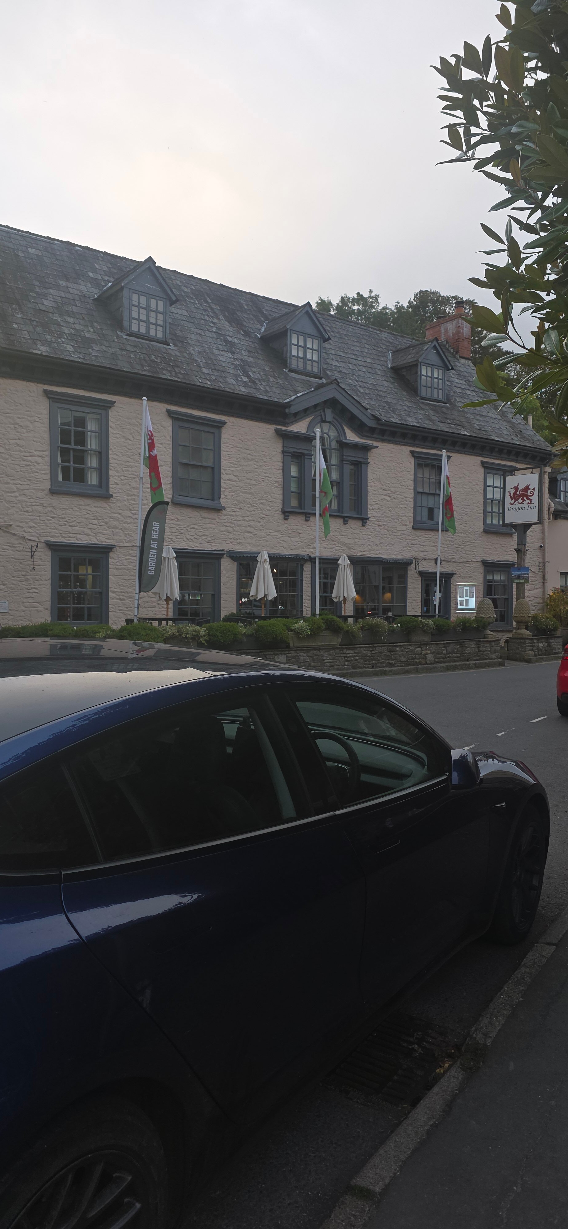 Dragon Inn Crickhowell-官方