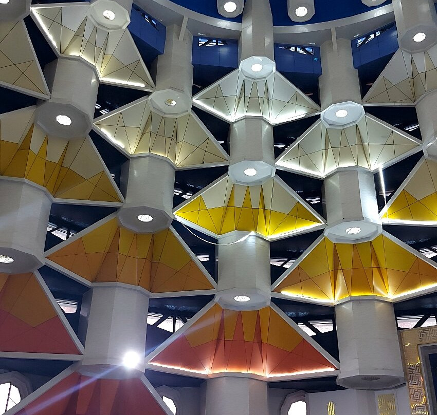 Makassar Mosque with 99 domes-孟加锡必去景点