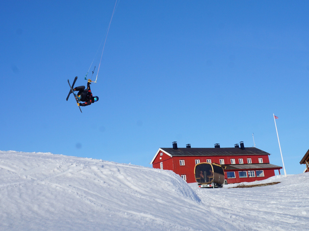 Upwind Snowkiting