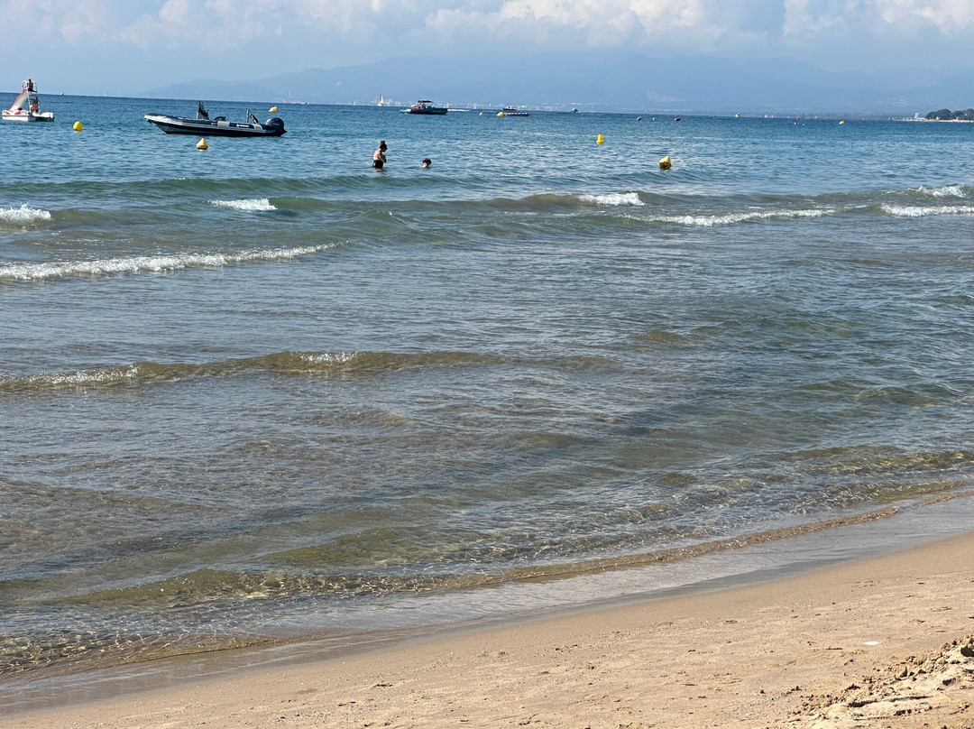 Llevant Beach-萨洛必去景点