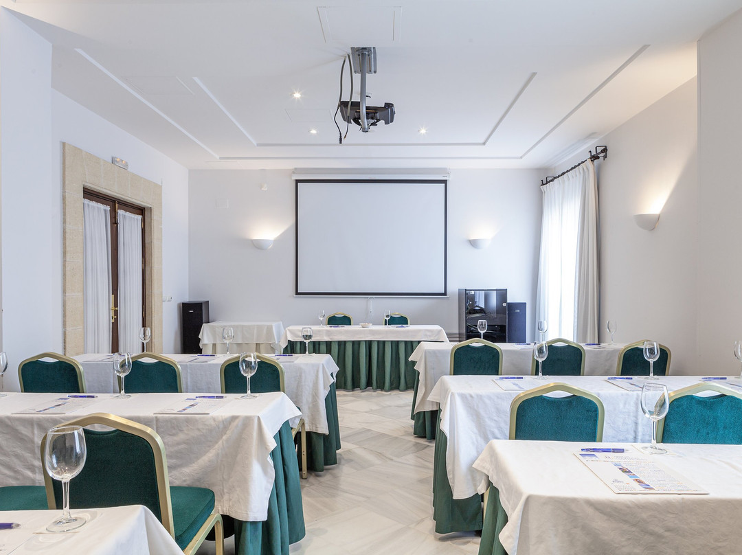 纳赫拉公爵酒店主图