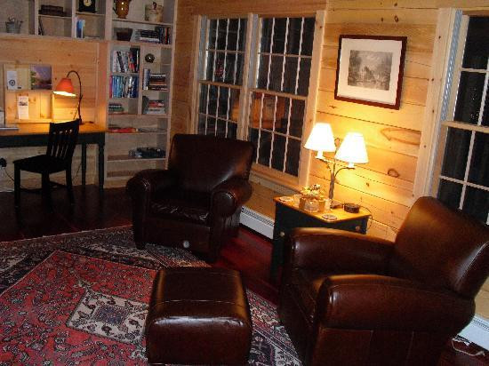 Nestlewood Inn主图