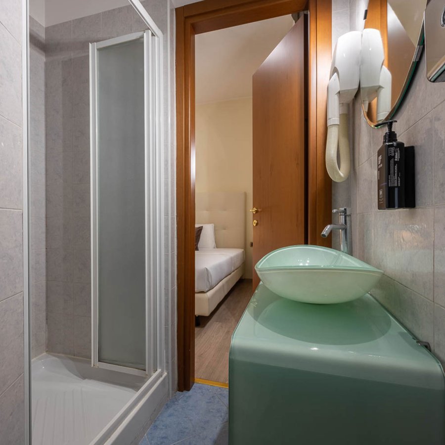 米兰欧尔纳维廖河畔特雷扎诺 IH 饭店-浴室