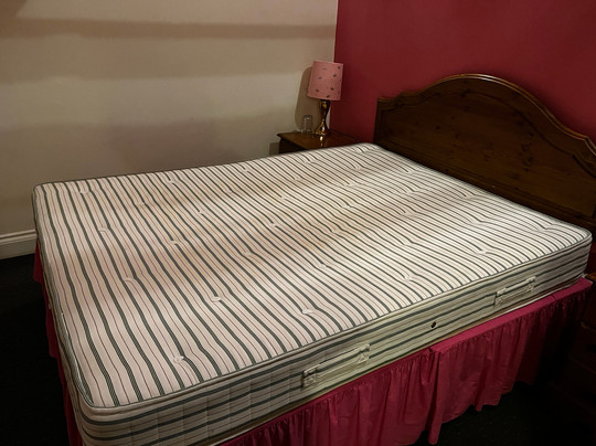 The Dickleburgh Crown主图