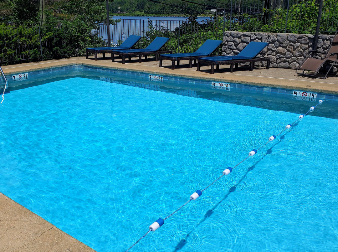 Birch Knoll Motel主图