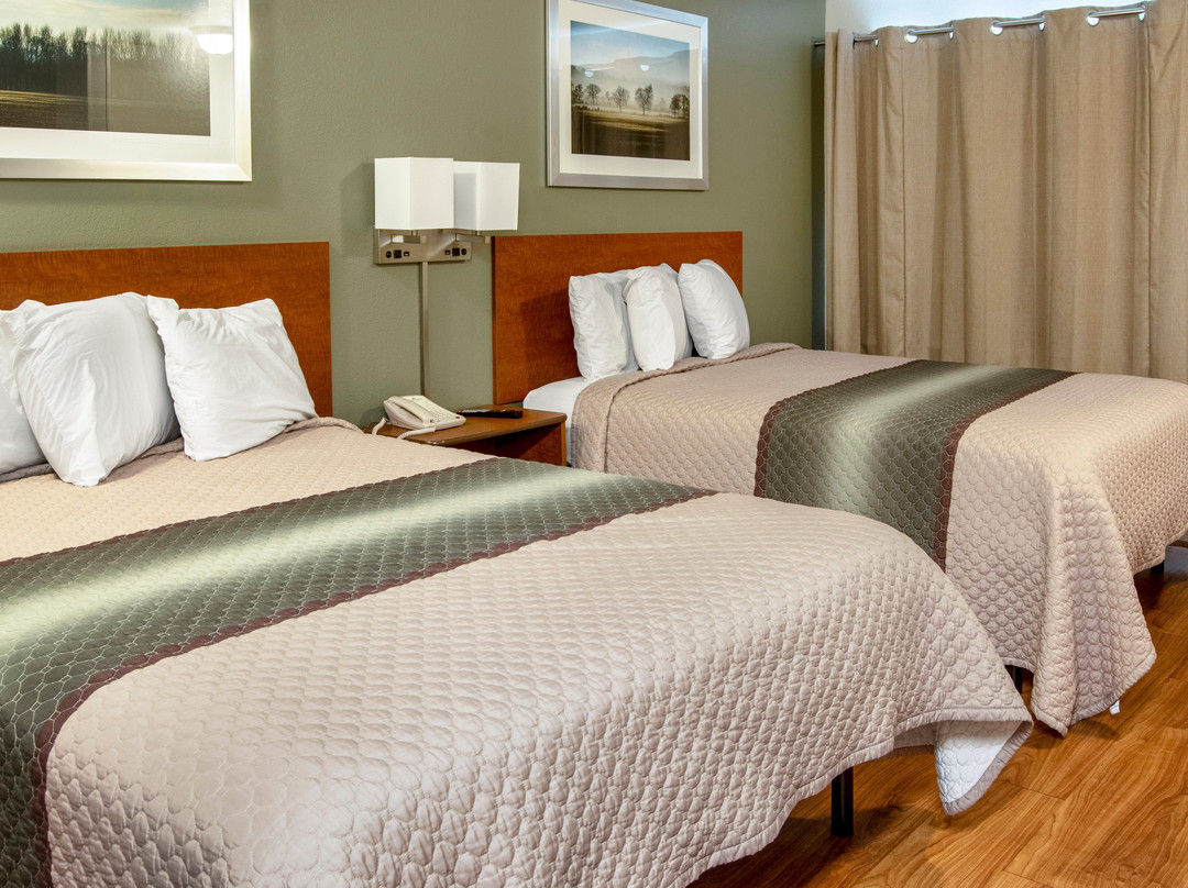 HomeTowne Studios by Red Roof Salem, OR