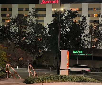 洛杉矶伯班克机场万豪酒店主图