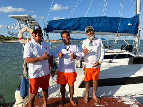 Catmania Catamarans-Costa Mujeres必去景点