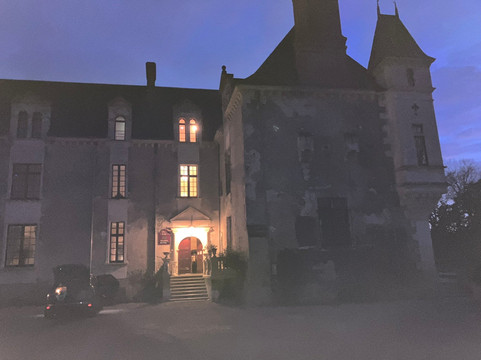 德拉韦励酒庄酒店主图