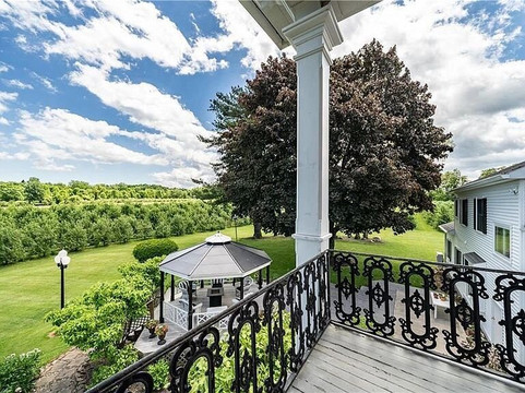 布恩纳普斯旅店主图