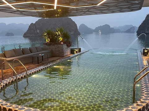 Elite of the Seas-下龙湾必去景点