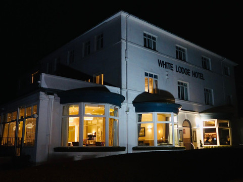 菲雷白屋酒店主图