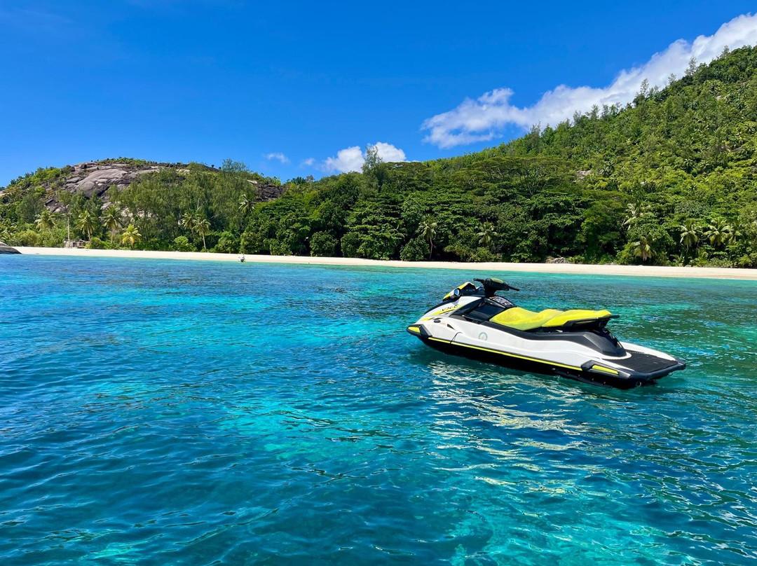Banana Sea Club-Anse Boileau必去景点