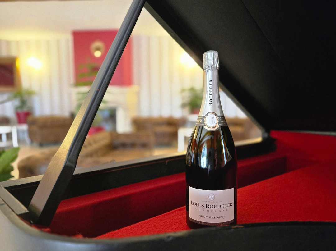 拉克洛斯普拉丁斯酒店主图