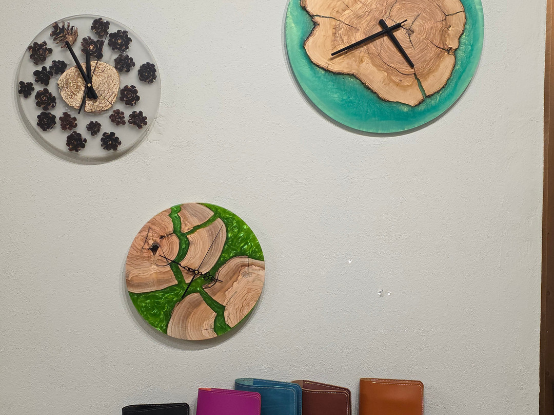 BE Wood And Leather Craft-沃洛斯必去景点