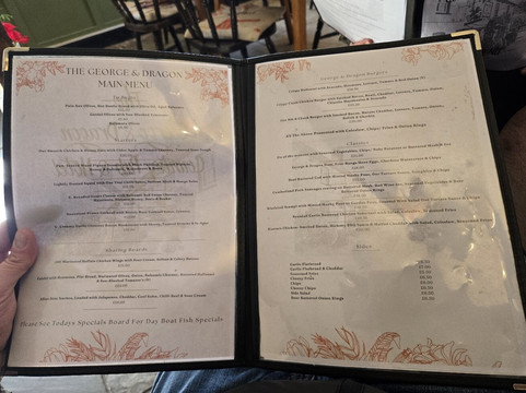 乔治与龙乡村别墅酒店主图