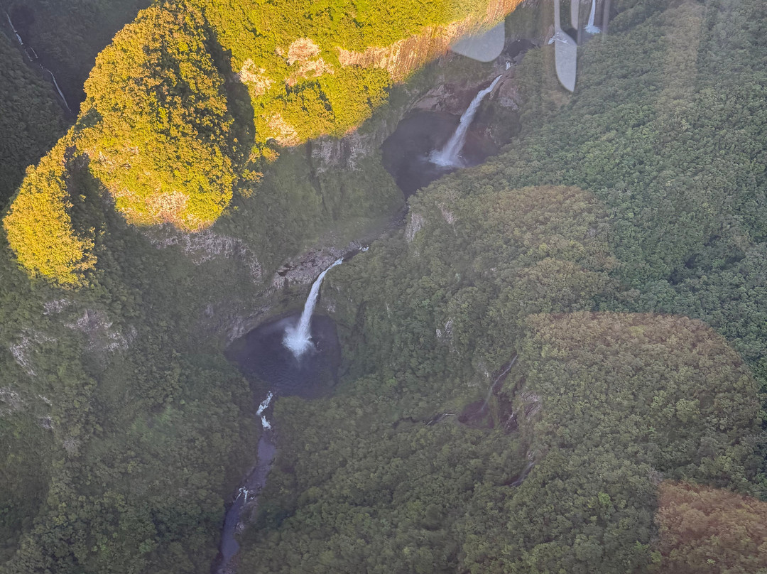 Corail Helicopteres-留尼旺圣皮耶必去景点