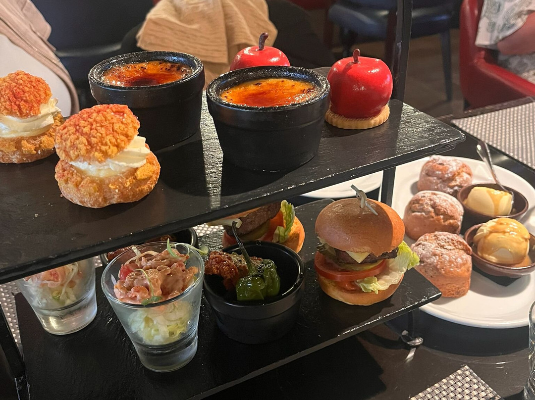 瑞丁马尔迈松酒店主图