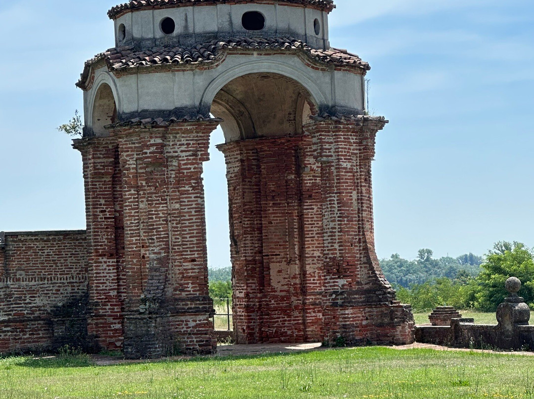 Castello Di Chignolo Po-Chignolo Po必去景点