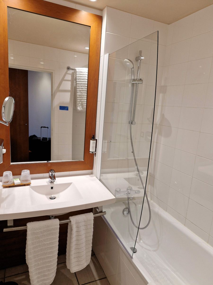 Best Western Plus Hôtel Colbert-浴室