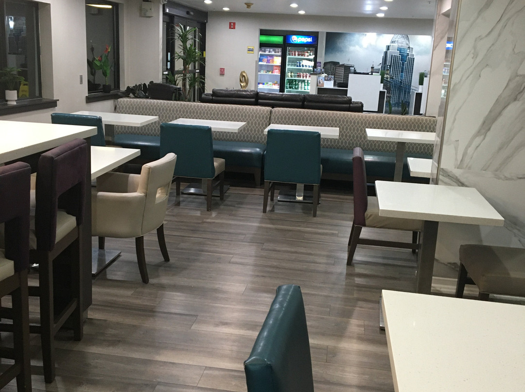 辛辛那东北梅森拉昆塔温德姆套房酒店主图