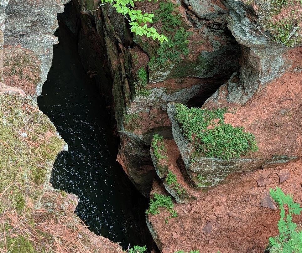 Meyers Beach Sea Caves-Bayfield必去景点
