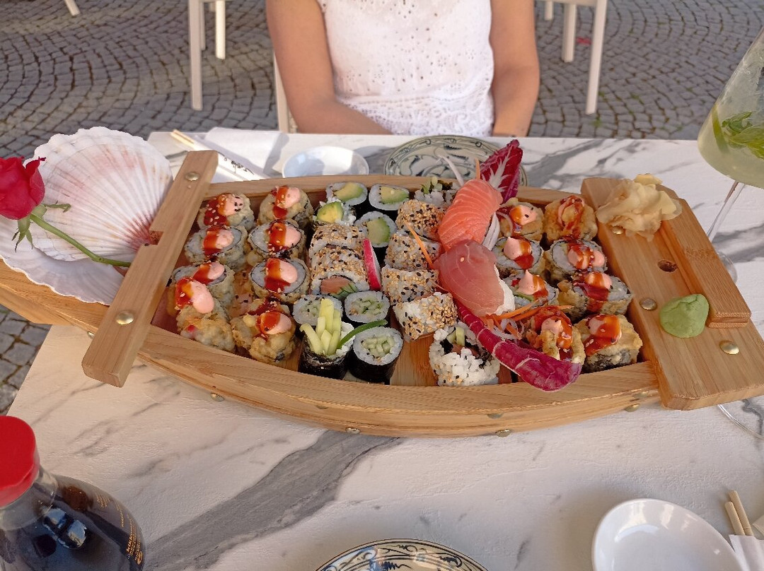 Boto Sushi & Thai Wok