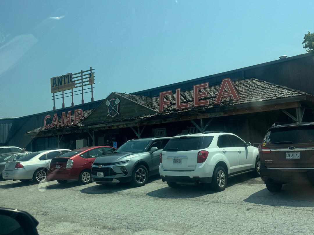Camp Flea Antique Mall-Ozark必去景点
