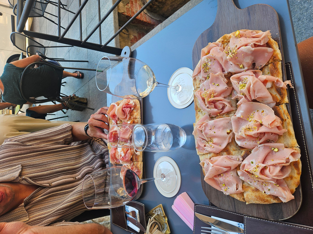 Divina Wine Bar