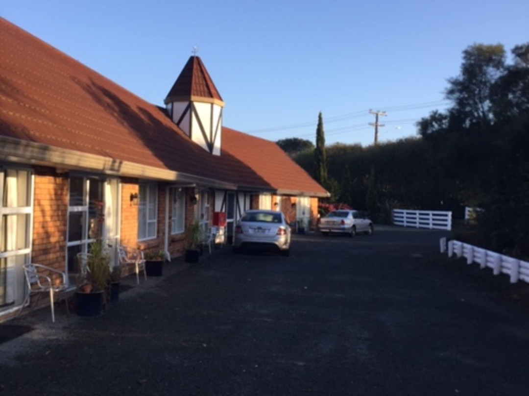 蒂哈纳酒店住宿-Castle Court Motel