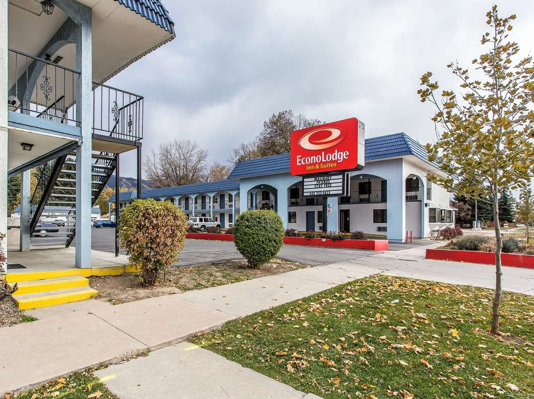 Econo Lodge Inn & Suites