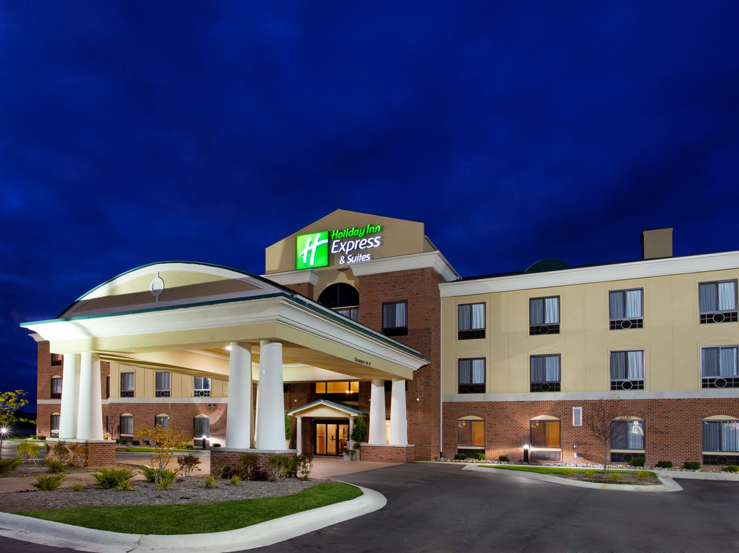 贝城快捷假日&套房酒店主图