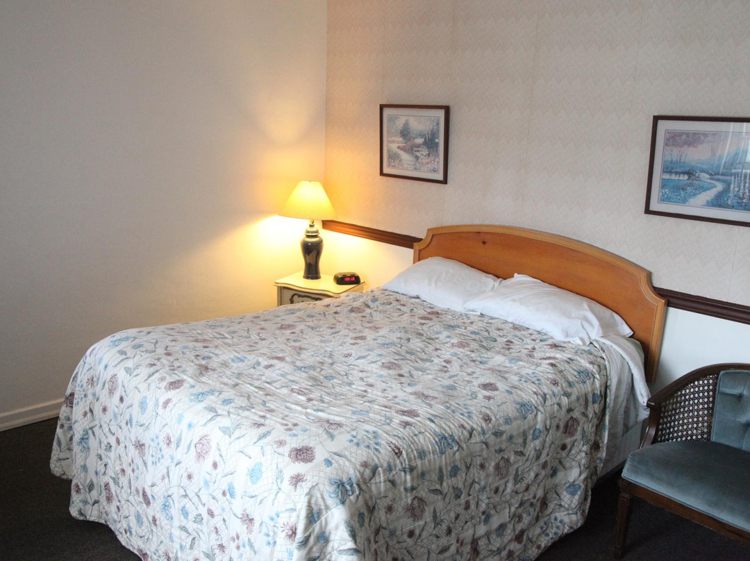 Hughesville酒店住宿-White Deer Motel