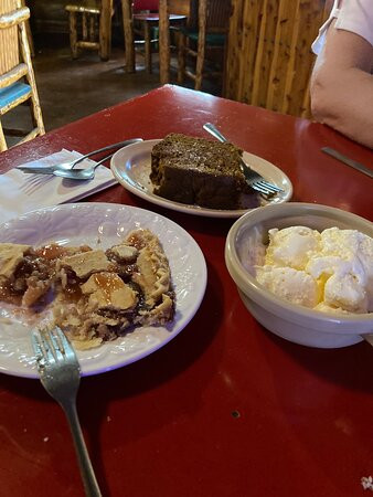 Log Cabin Cafe & Bed & Breakfast主图