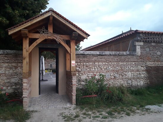 Chateau Lacaze Hotel Restaurant主图