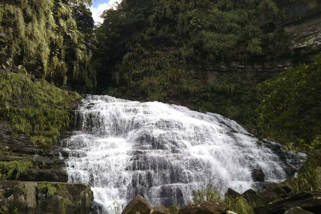 Mayagusuku Waterfall