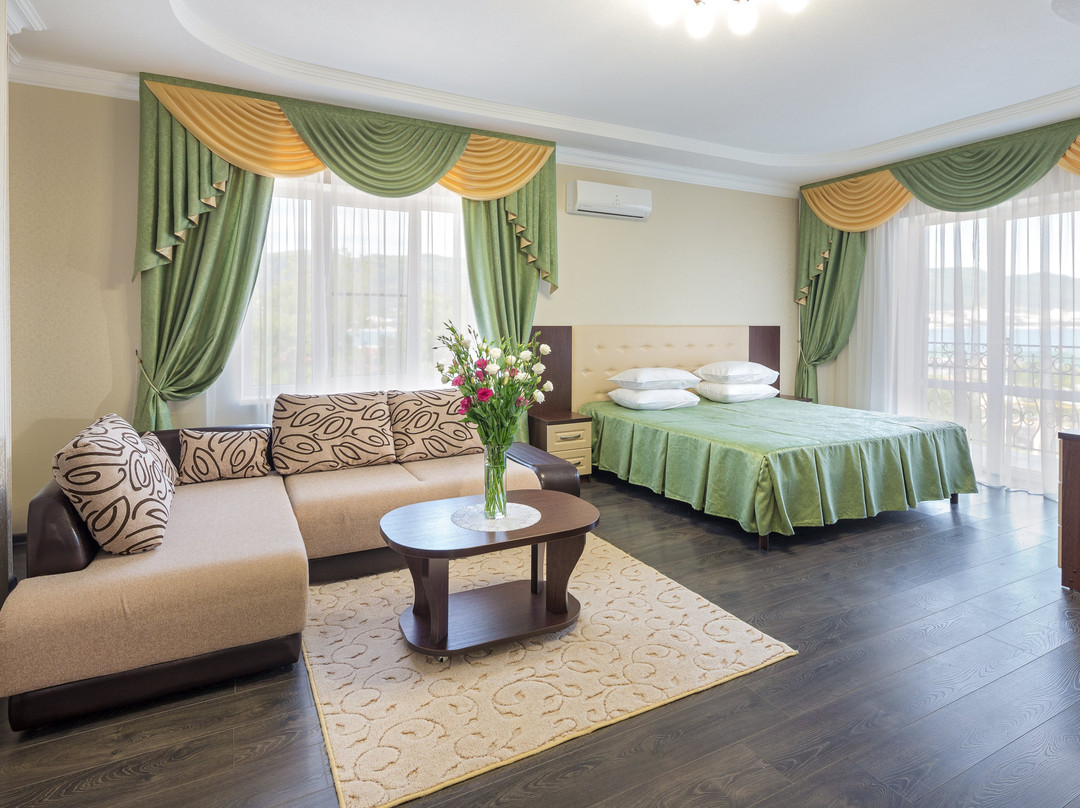 Tonky Mys酒店住宿-Guest House Royal