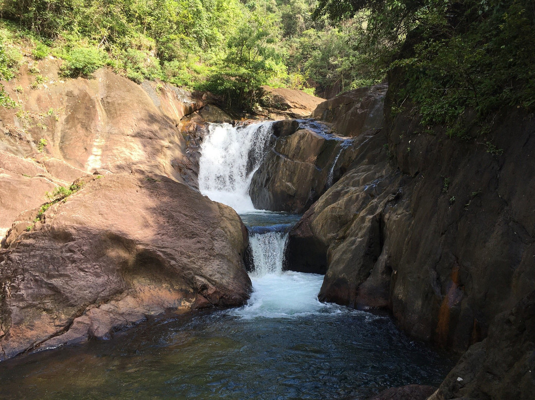 Than Mayom Waterfall景点图片