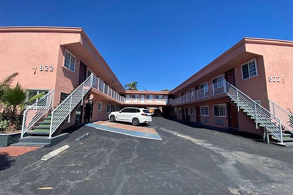 Super 8 by Wyndham Oceanside Downtown