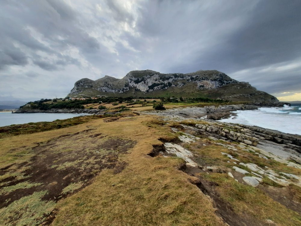 Cabo Cebollero O Ballena De Sonabia-Castro Urdiales必去景点