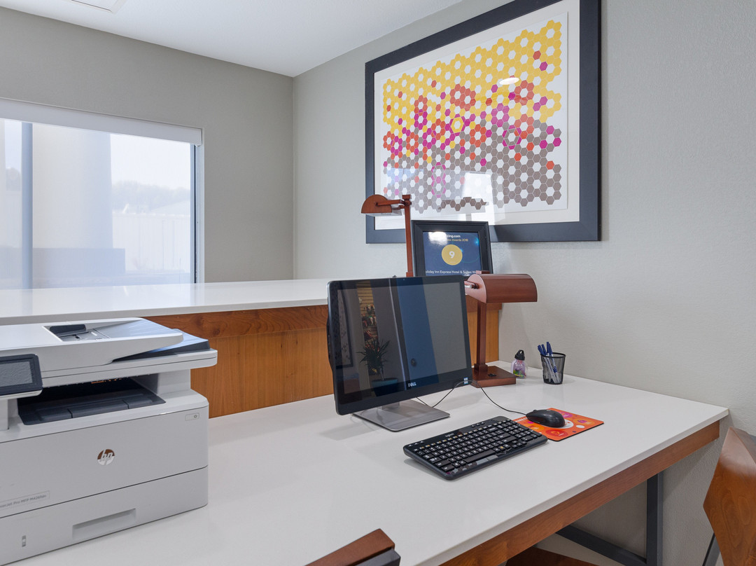 韦斯顿快捷假日&套房酒店主图