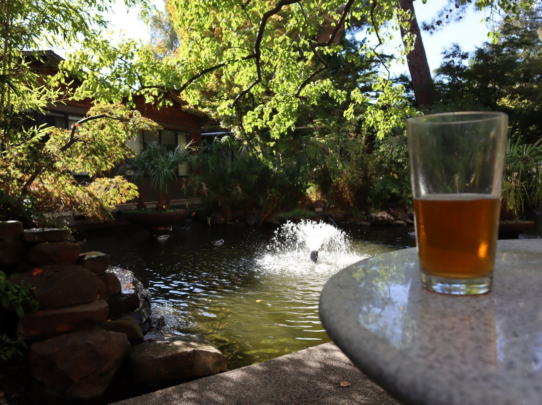 黛娜花园酒店主图