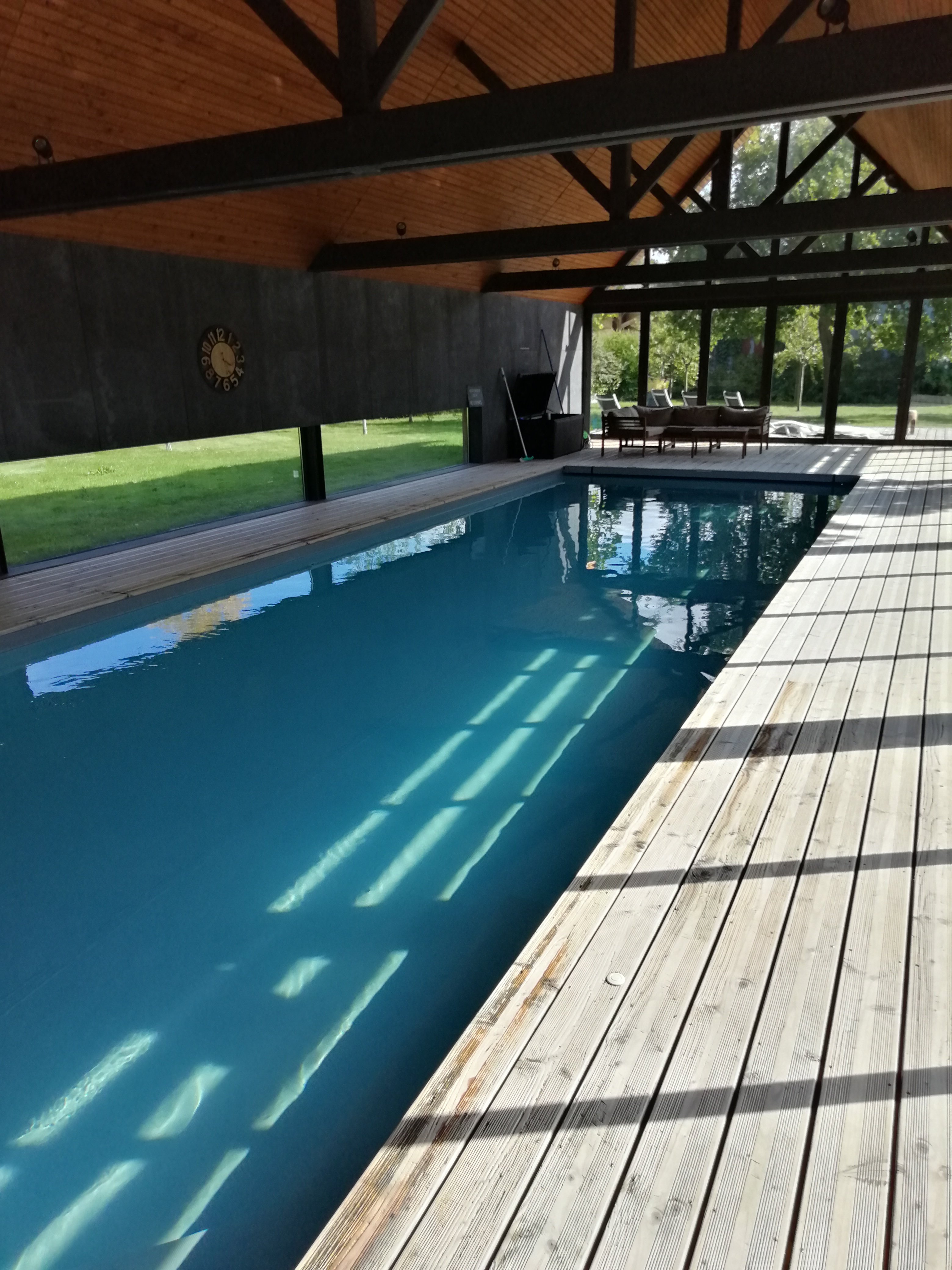 Domaine du Grenier-泳池
