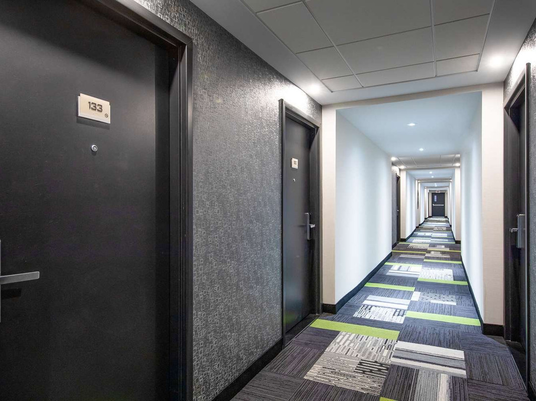 Quality Inn & Suites Brossard主图