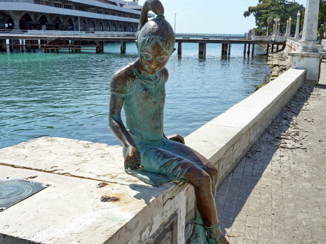 Sculpture Nika and Record Player-Sukhumi必去景点